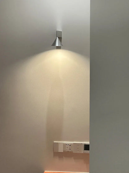 Siv – Modern Wall Mounted Spotlight in Nordic Style
